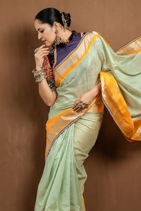 Anasuya Bharadwaj Stunning Looks In Saree Photos10