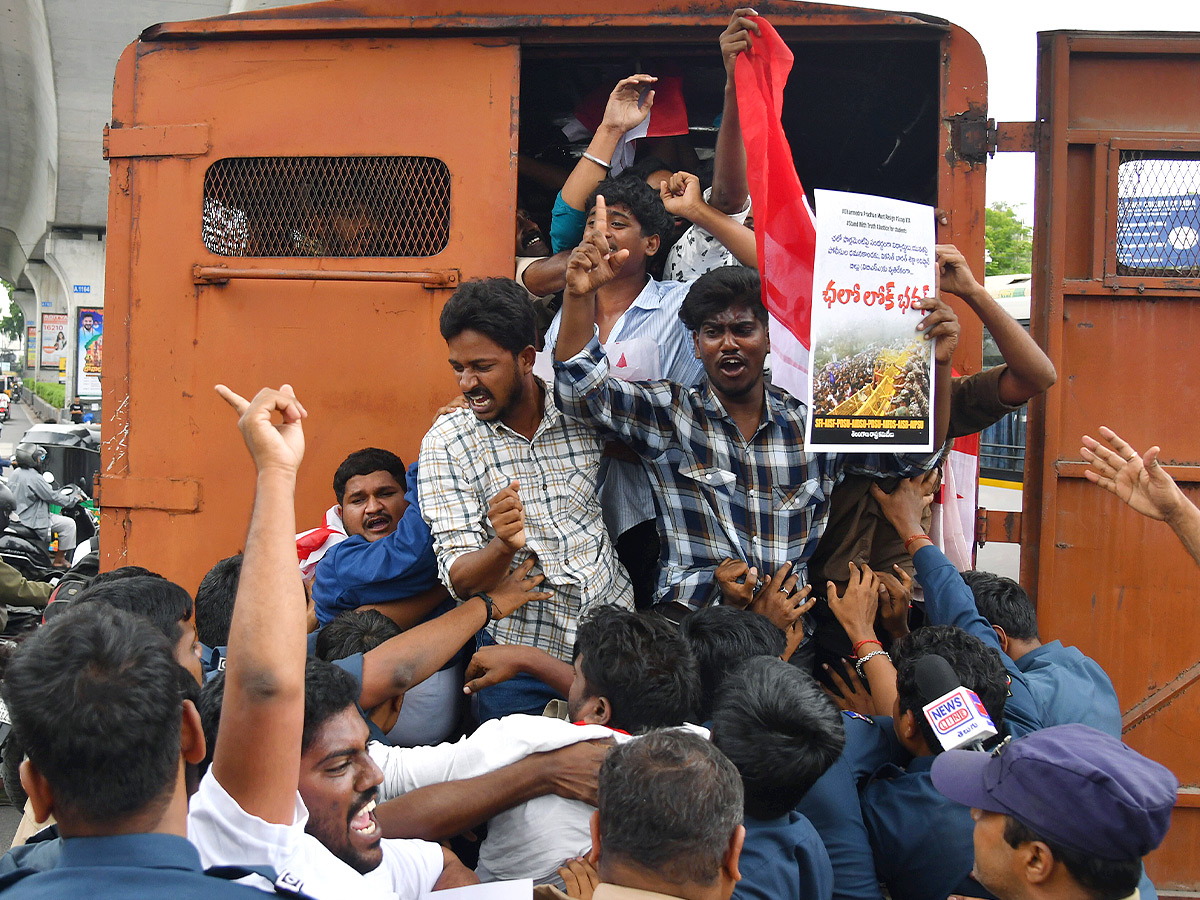 Students and Intellectuals Raise Their Voice10