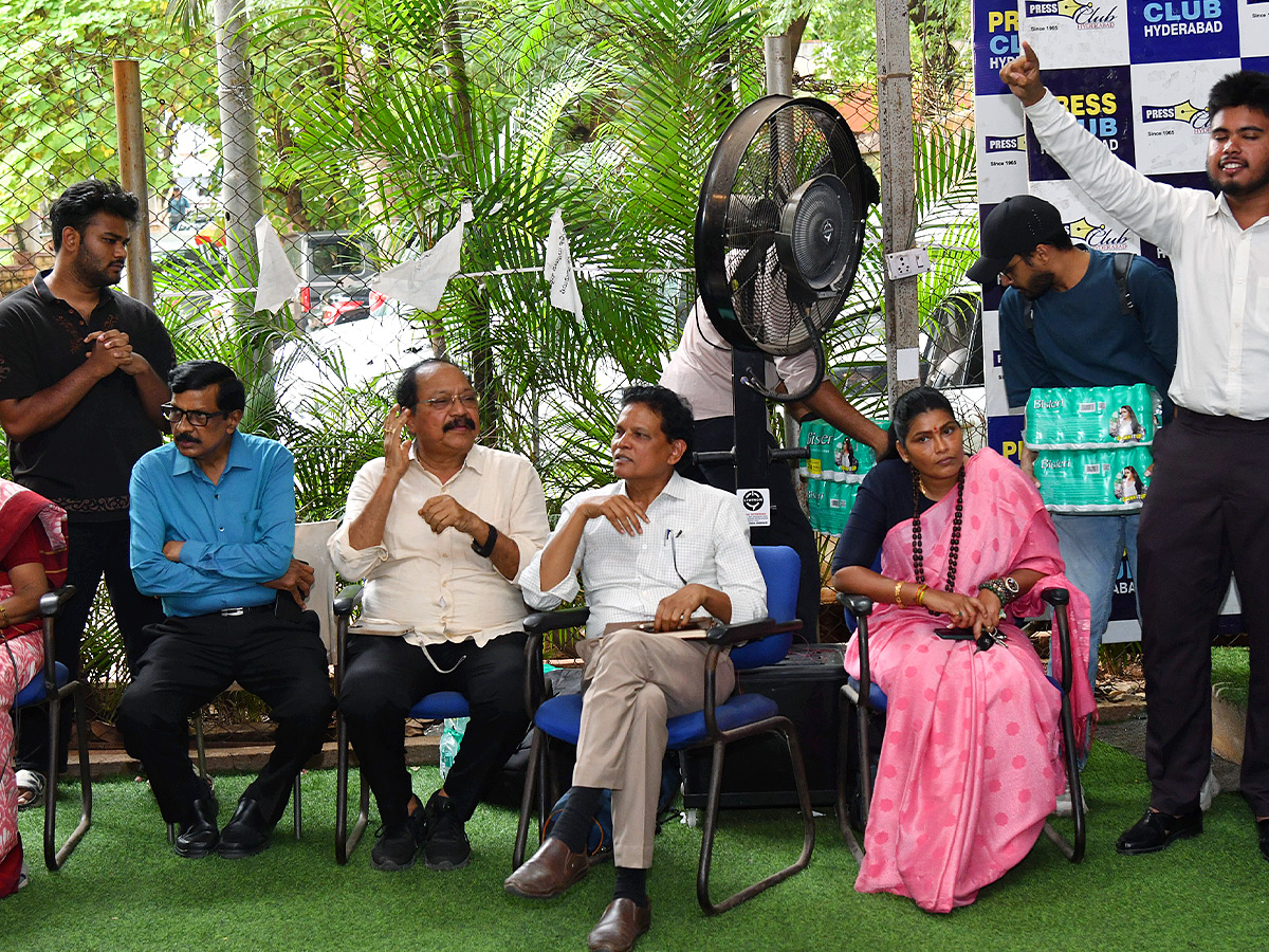 Students and Intellectuals Raise Their Voice15
