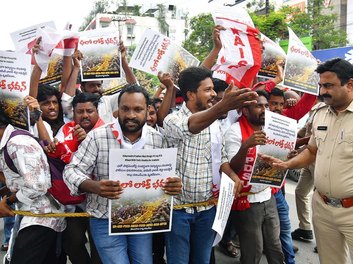 Students and Intellectuals Raise Their Voice4