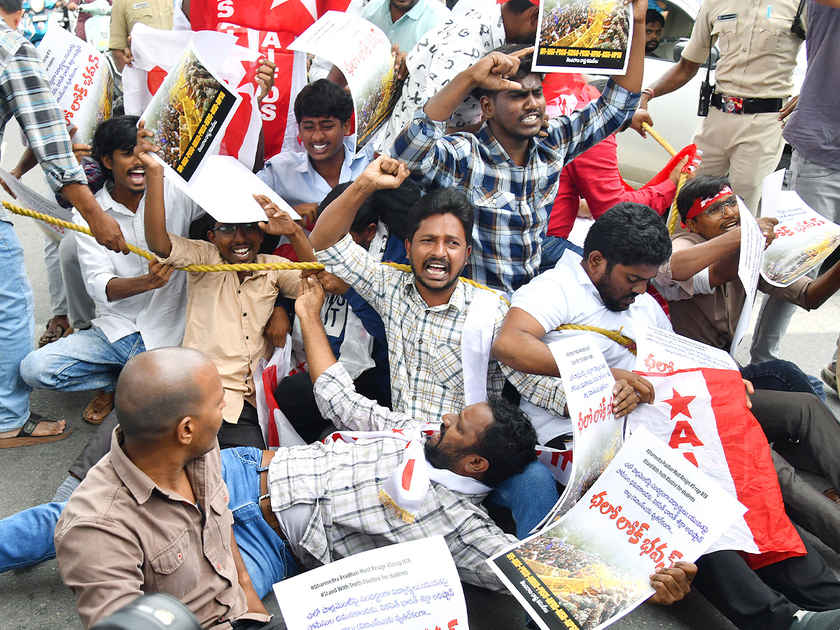 Students and Intellectuals Raise Their Voice5