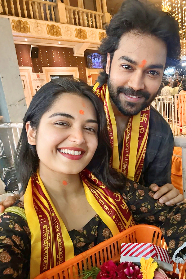TV actors Priyanka Jain And Shiva Kumar at Siddi Vinayaka temple Photos3