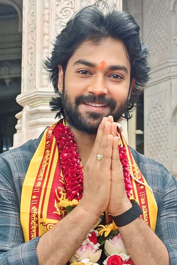 TV actors Priyanka Jain And Shiva Kumar at Siddi Vinayaka temple Photos6