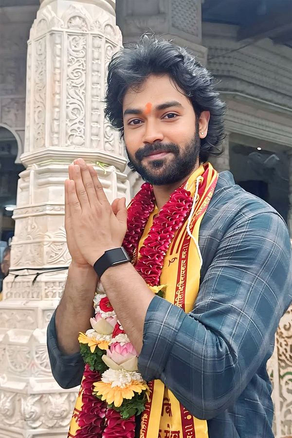 TV actors Priyanka Jain And Shiva Kumar at Siddi Vinayaka temple Photos8