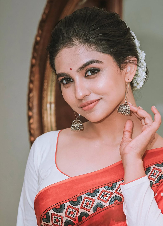 Actress Mamitha Baiju in Jana Nayagan Viral Photos13