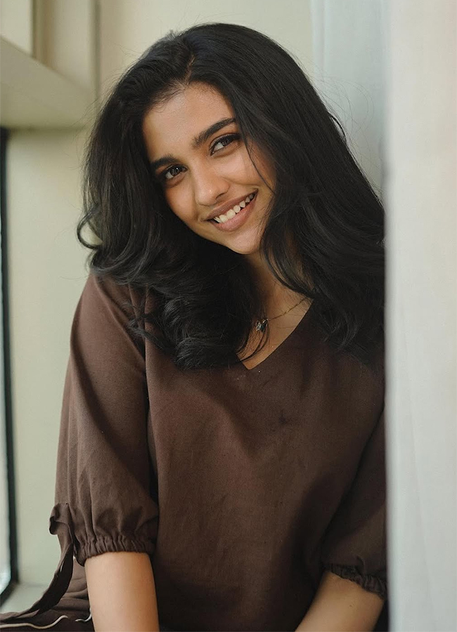Actress Mamitha Baiju in Jana Nayagan Viral Photos15