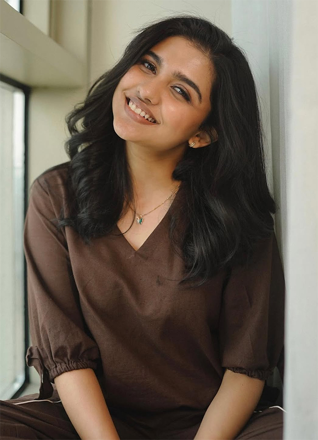 Actress Mamitha Baiju in Jana Nayagan Viral Photos16