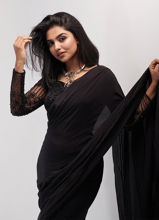 Actress Mamitha Baiju in Jana Nayagan Viral Photos18