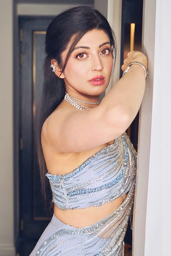Actress Pranitha Subhash Stunning Photos4