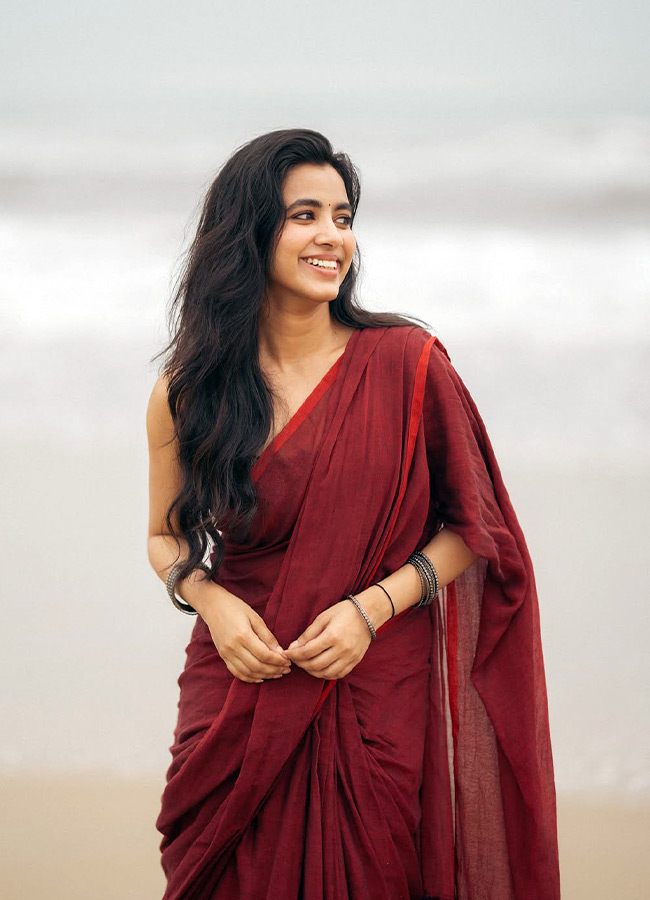 Shivani Nagaram Stuns in a Maroon Saree Latest Photos11