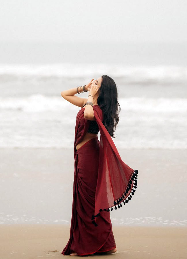 Shivani Nagaram Stuns in a Maroon Saree Latest Photos13