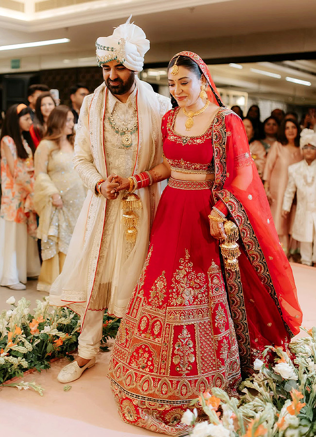 Famous Actress Who Married a Businessman Photos13