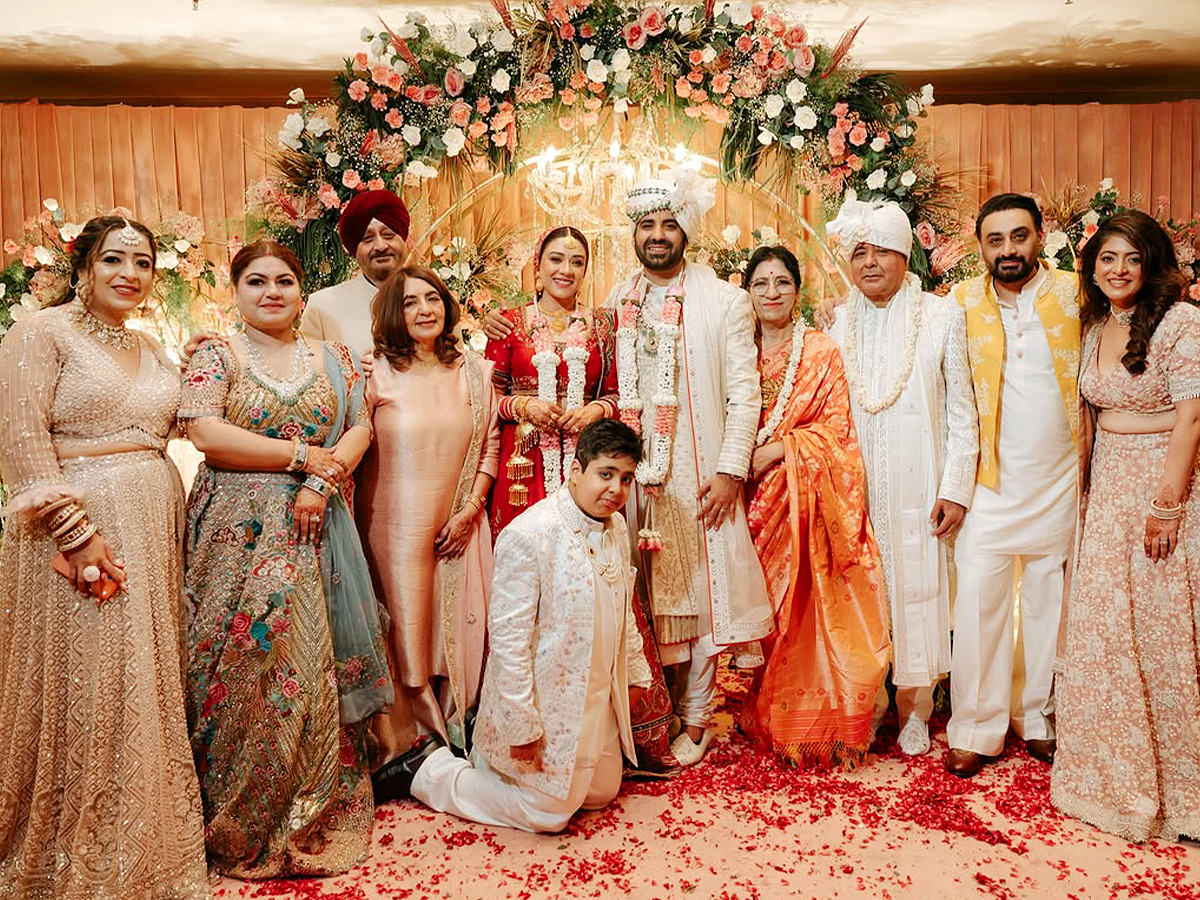 Famous Actress Who Married a Businessman Photos18