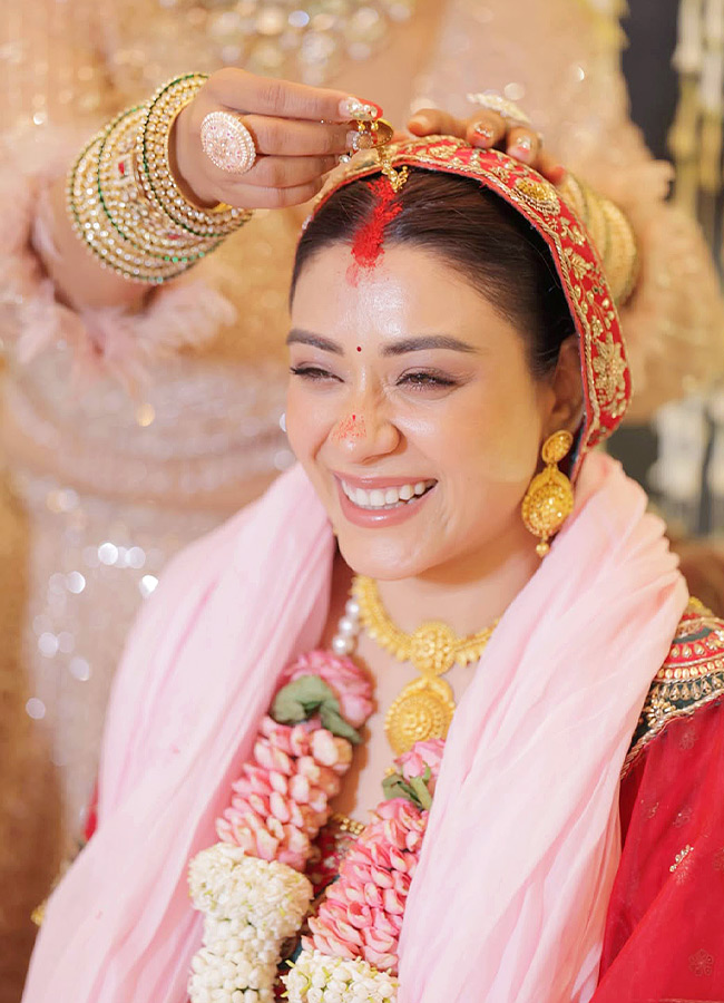Famous Actress Who Married a Businessman Photos3