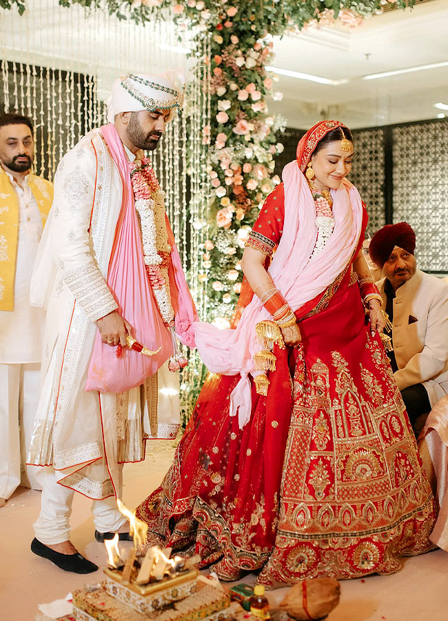 Famous Actress Who Married a Businessman Photos4