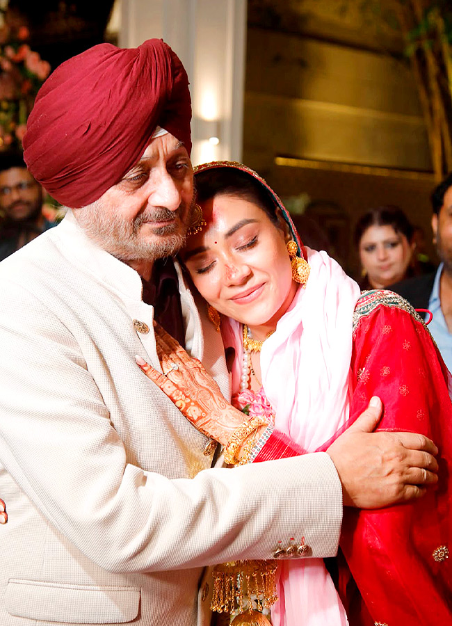 Famous Actress Who Married a Businessman Photos7