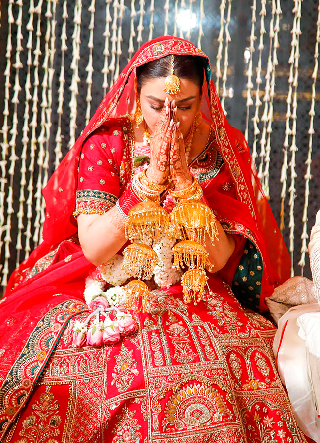 Famous Actress Who Married a Businessman Photos9