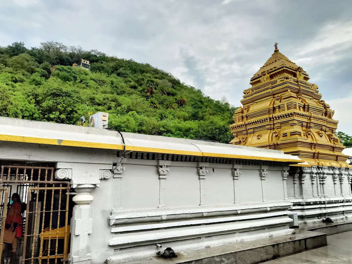 Devotional : Upamaka Sri Venkateswara Swamy Temple HD Photos14