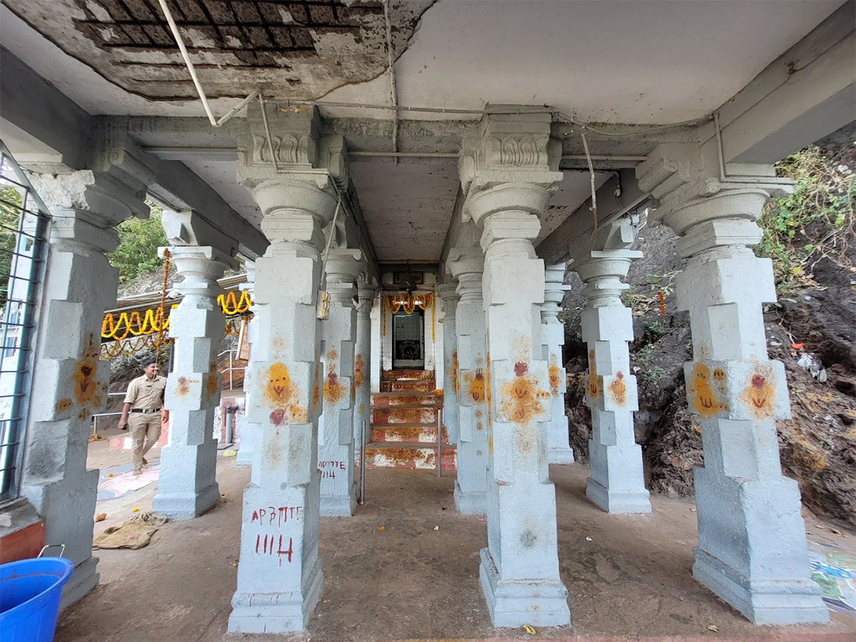 Devotional : Upamaka Sri Venkateswara Swamy Temple HD Photos15