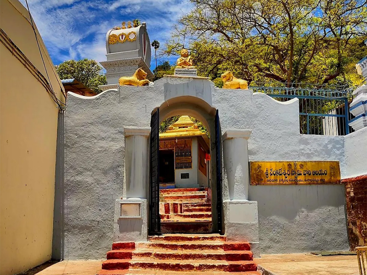 Devotional : Upamaka Sri Venkateswara Swamy Temple HD Photos16