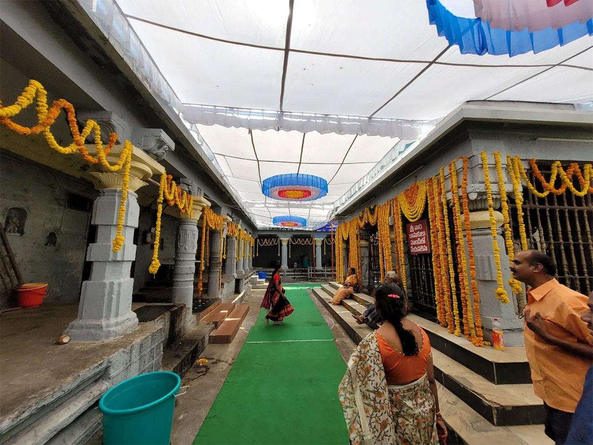 Devotional : Upamaka Sri Venkateswara Swamy Temple HD Photos5