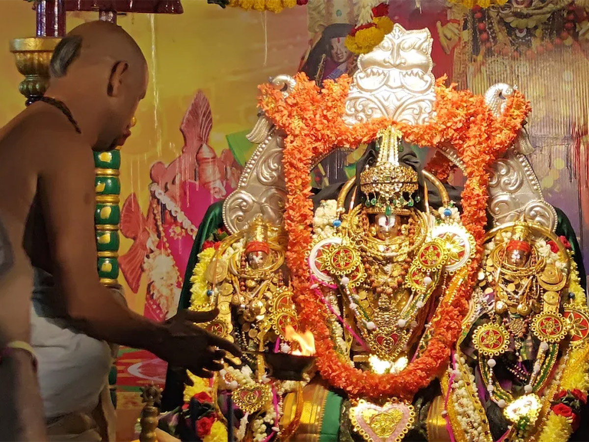 Devotional : Upamaka Sri Venkateswara Swamy Temple HD Photos8