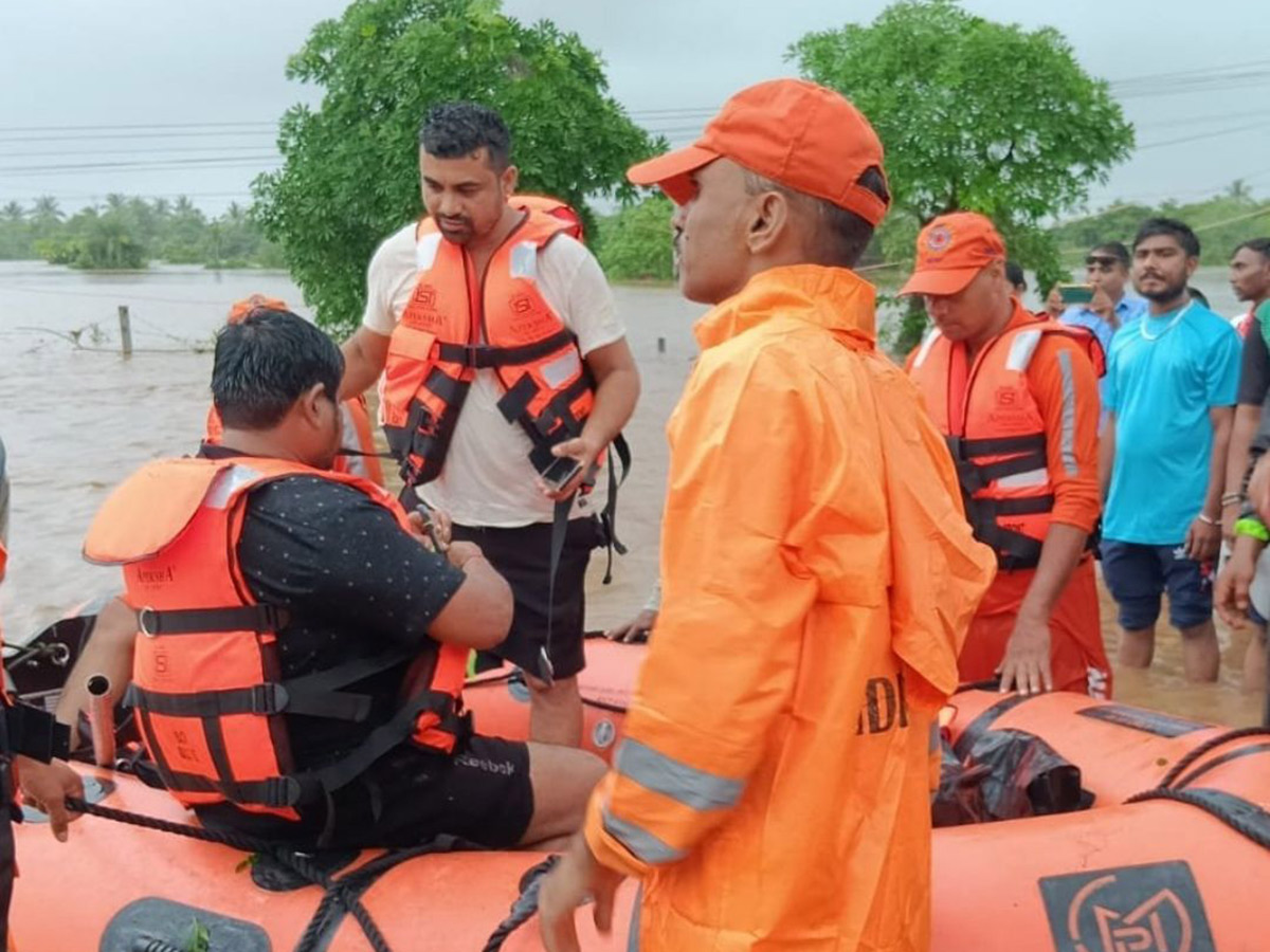 Rain havoc continues in South Gujarat Viral Photos10
