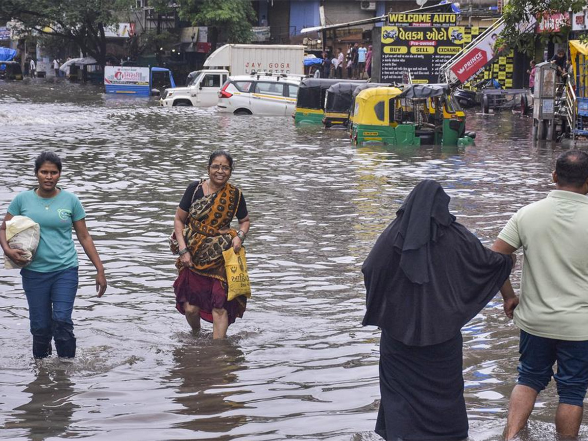 Rain havoc continues in South Gujarat Viral Photos13
