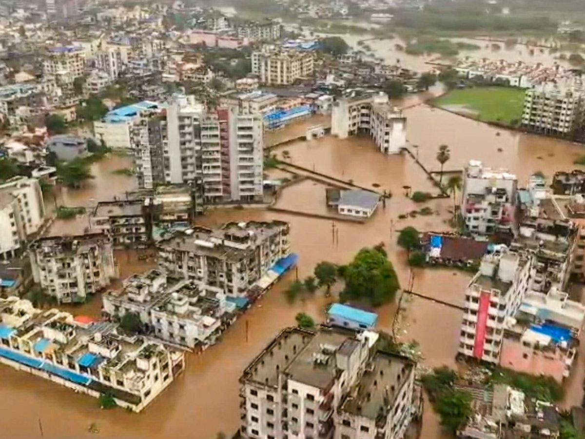 Rain havoc continues in South Gujarat Viral Photos4