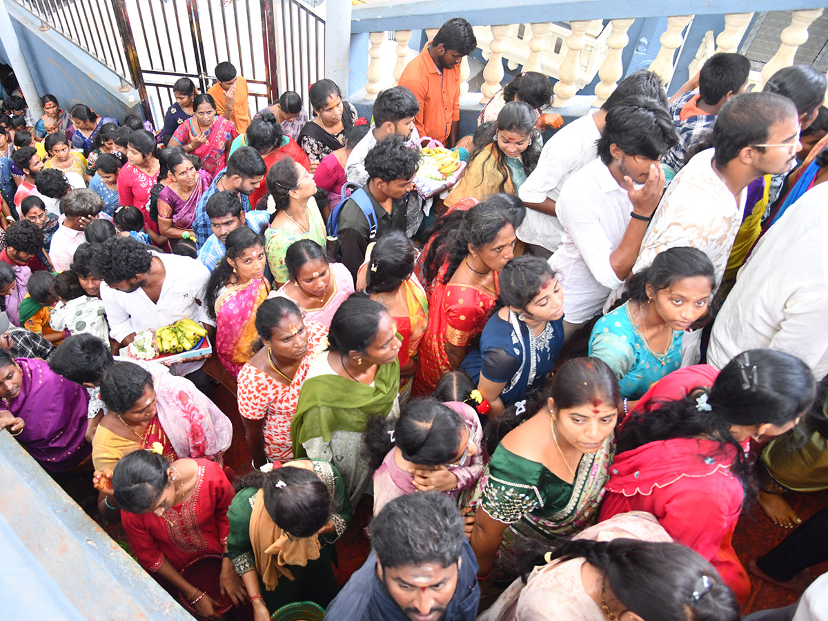 Vijayawada Grandeur Ashadam Sare At Indrakeeladri Temple13