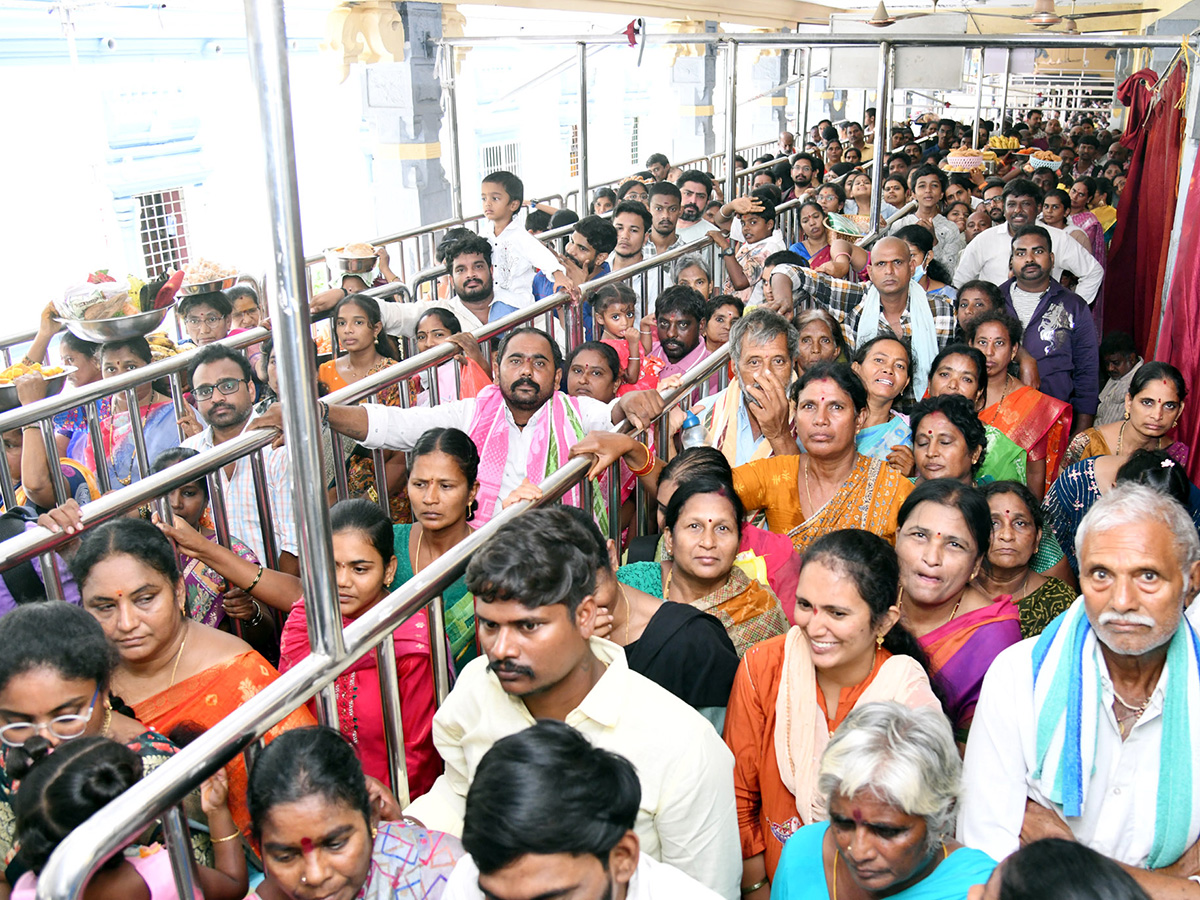 Vijayawada Grandeur Ashadam Sare At Indrakeeladri Temple15