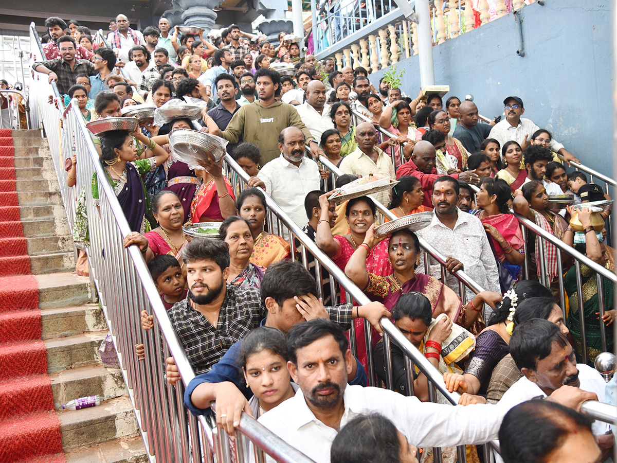Vijayawada Grandeur Ashadam Sare At Indrakeeladri Temple16