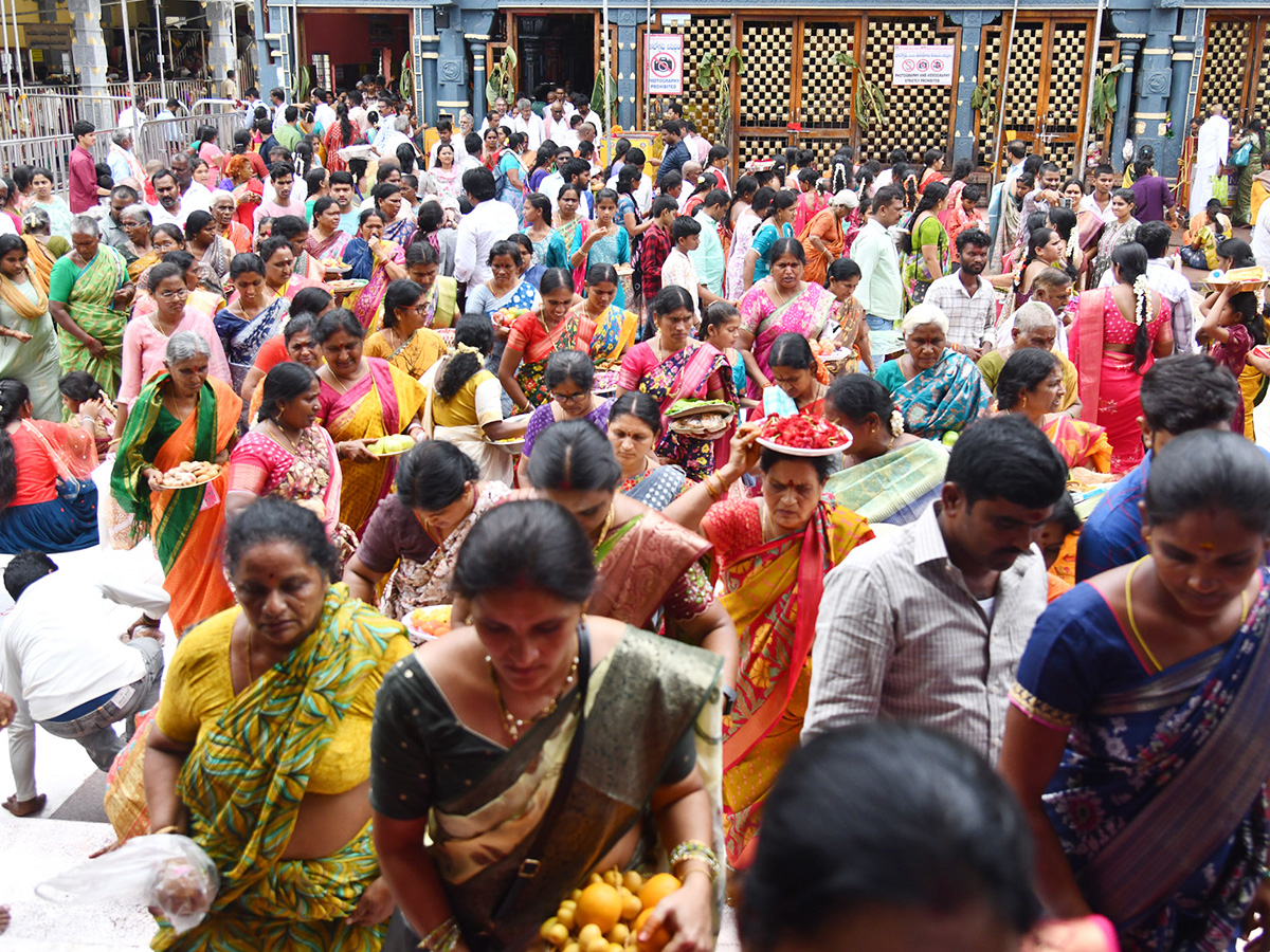 Vijayawada Grandeur Ashadam Sare At Indrakeeladri Temple17