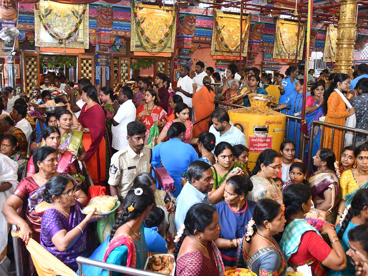 Vijayawada Grandeur Ashadam Sare At Indrakeeladri Temple18