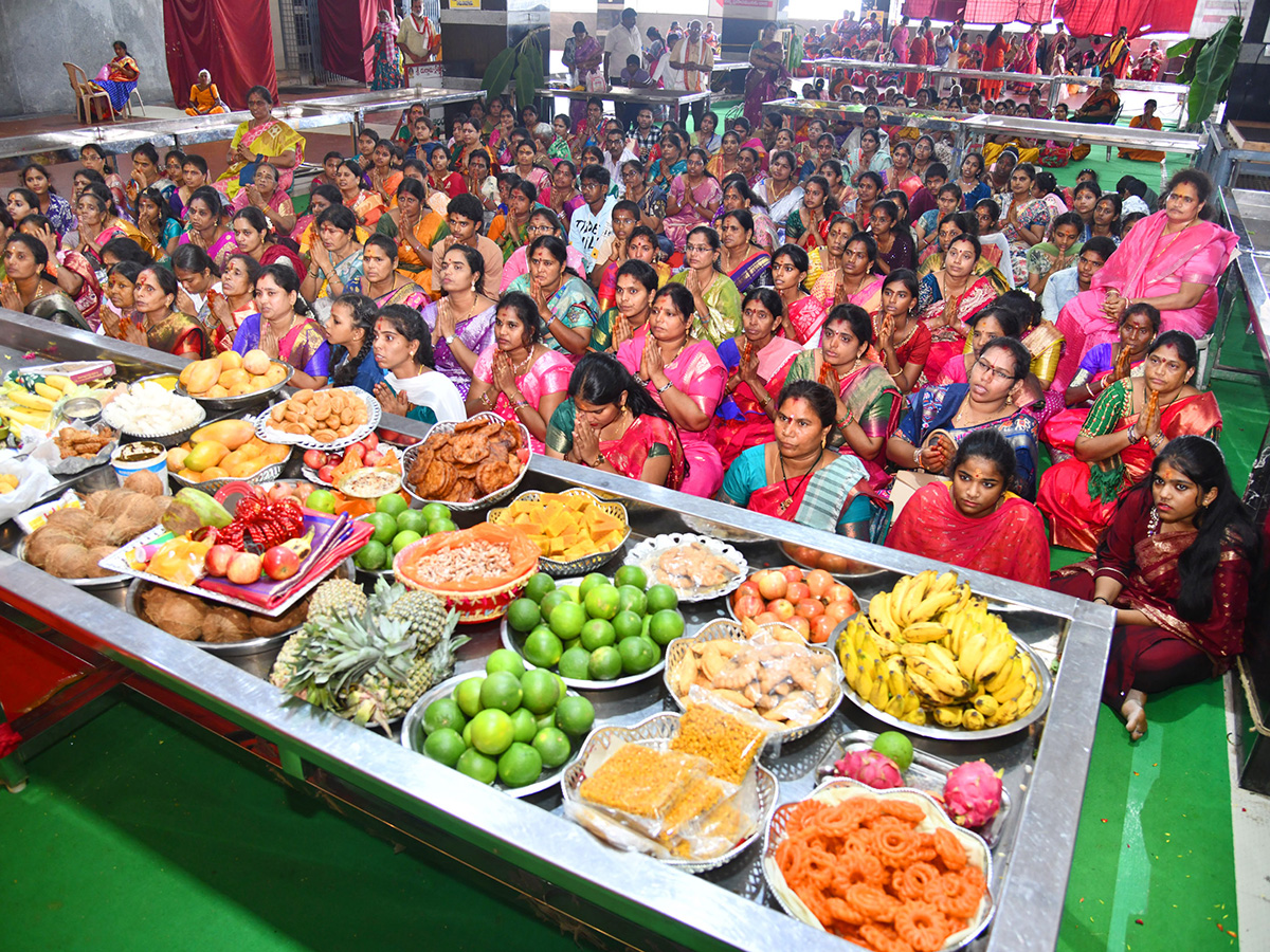 Vijayawada Grandeur Ashadam Sare At Indrakeeladri Temple20