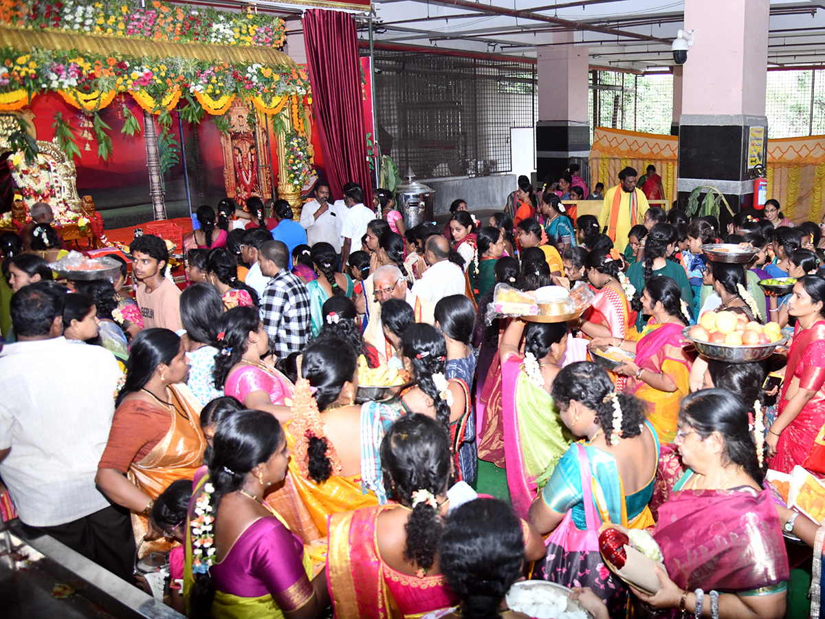 Vijayawada Grandeur Ashadam Sare At Indrakeeladri Temple4