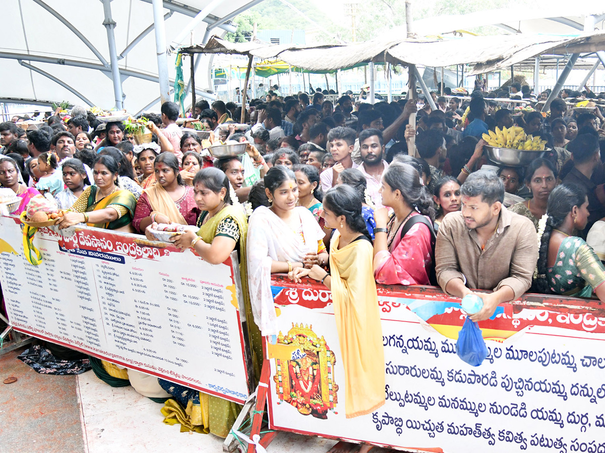 Vijayawada Grandeur Ashadam Sare At Indrakeeladri Temple7