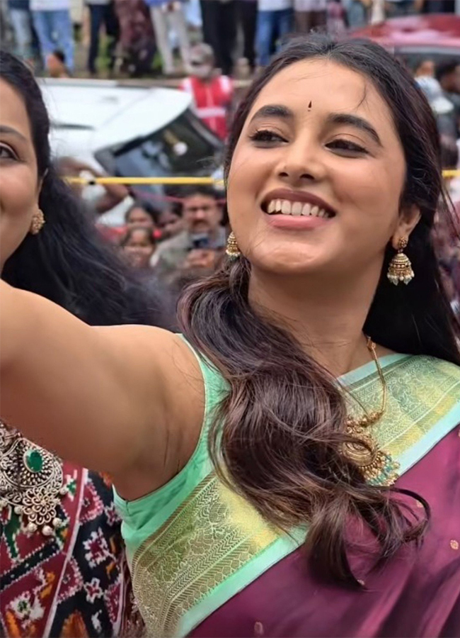 Actress Priyanka Mohan Fashion Mall Grand Opening At ECIL10
