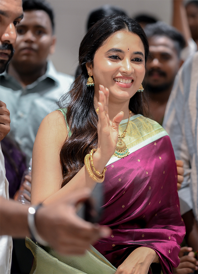Actress Priyanka Mohan Fashion Mall Grand Opening At ECIL2