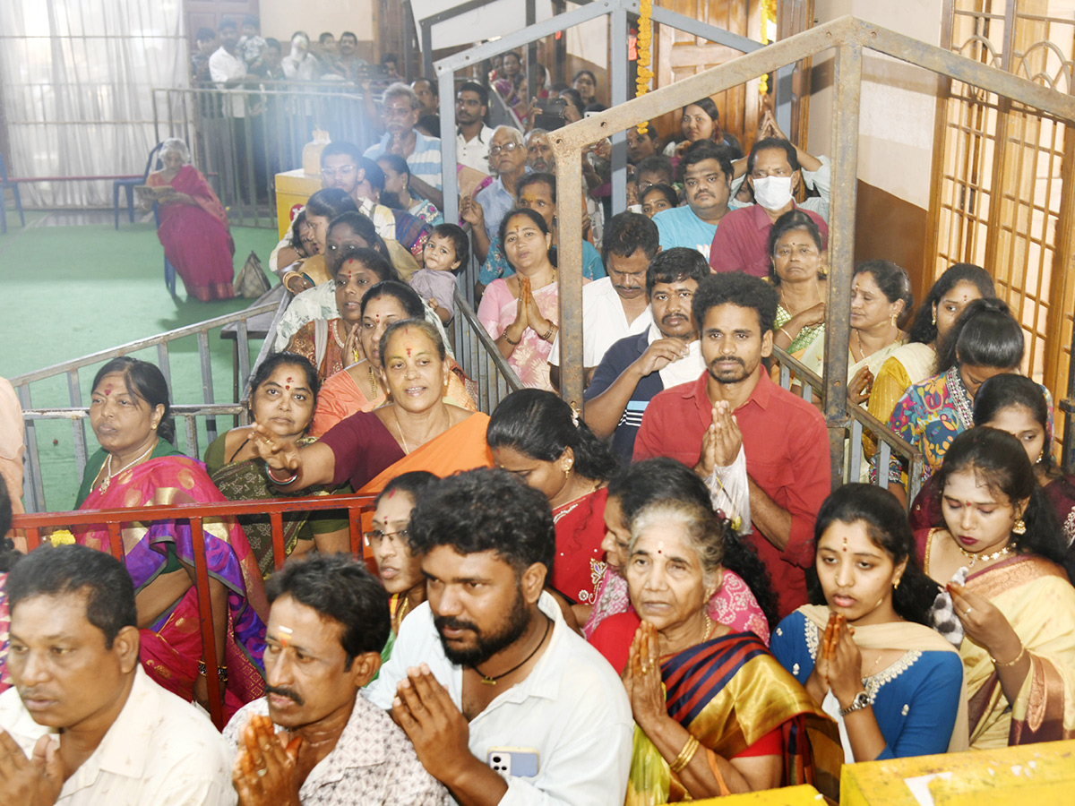 Devotional : Huge Devotee Rush Tholi Ekadashi 202615