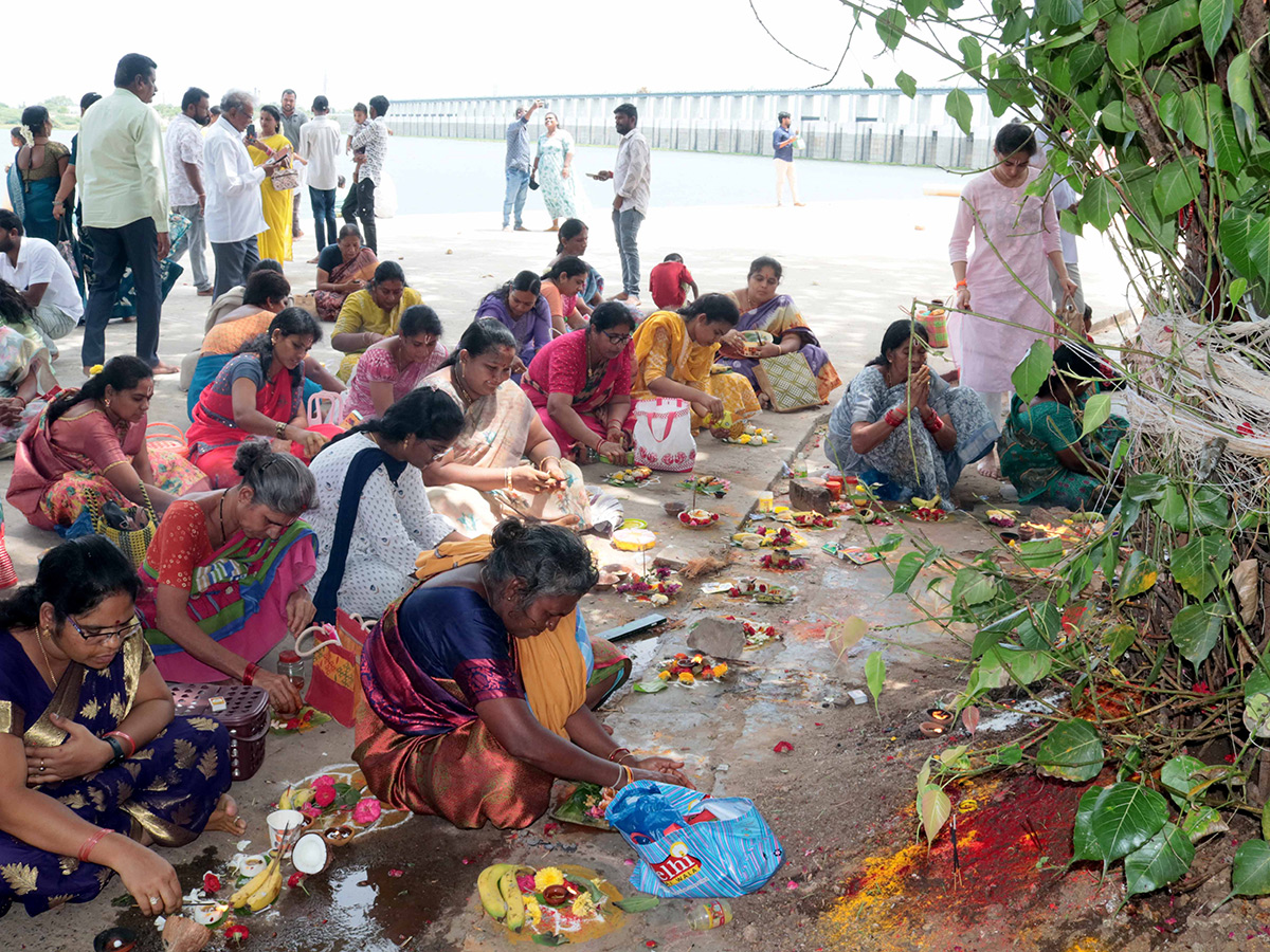 Devotional : Huge Devotee Rush Tholi Ekadashi 20269