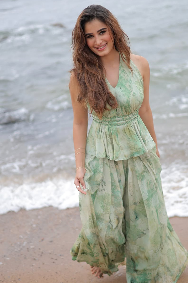 Actress Rasha Thadani Stunning Photos15