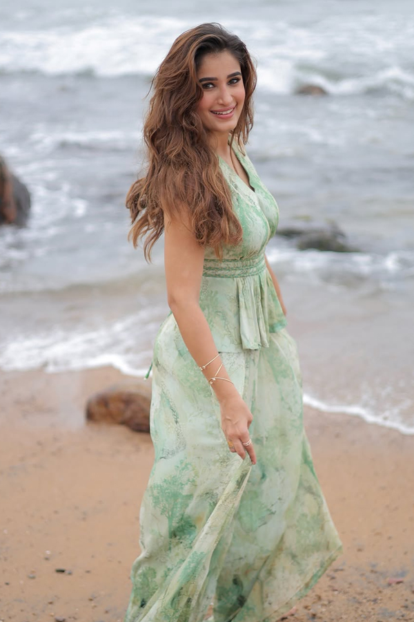 Actress Rasha Thadani Stunning Photos3