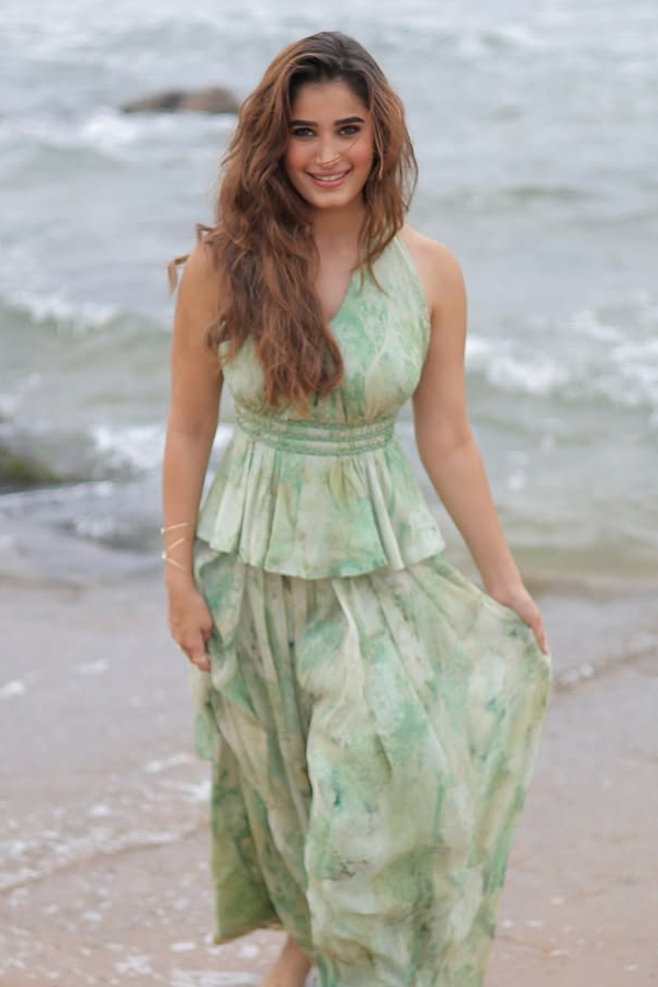 Actress Rasha Thadani Stunning Photos7
