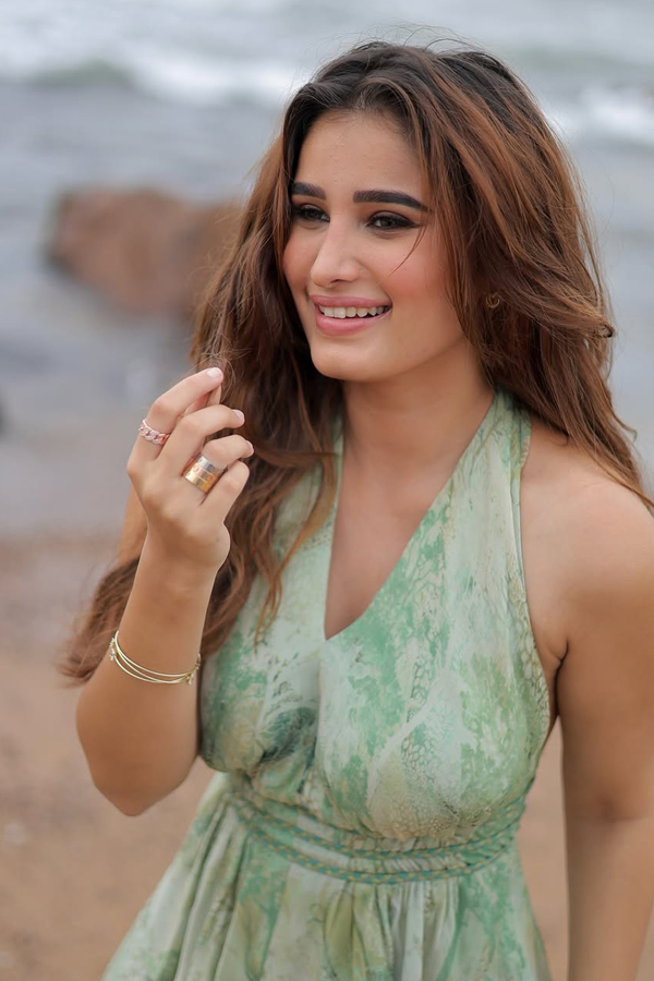 Actress Rasha Thadani Stunning Photos10