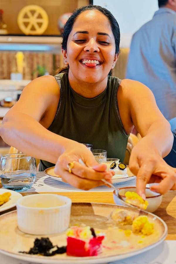 Anchor Anasuya Enjoying Vacation With Family: Photos12