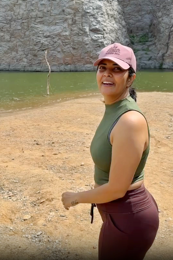 Anchor Anasuya Enjoying Vacation With Family: Photos8