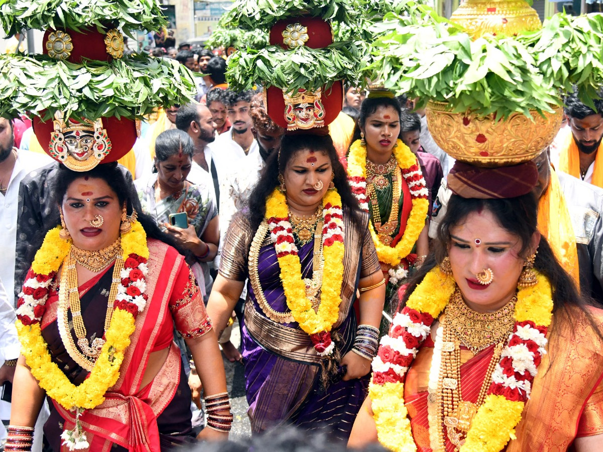 Devotees from Telangana offer Bonalu To Goddess Kanaka Durga In Vijayawada Photos12