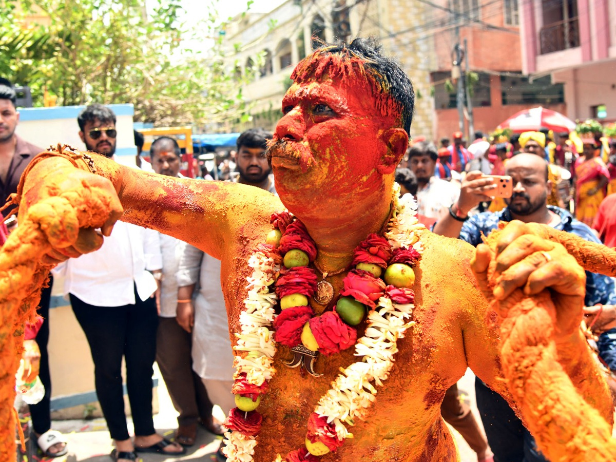 Devotees from Telangana offer Bonalu To Goddess Kanaka Durga In Vijayawada Photos17