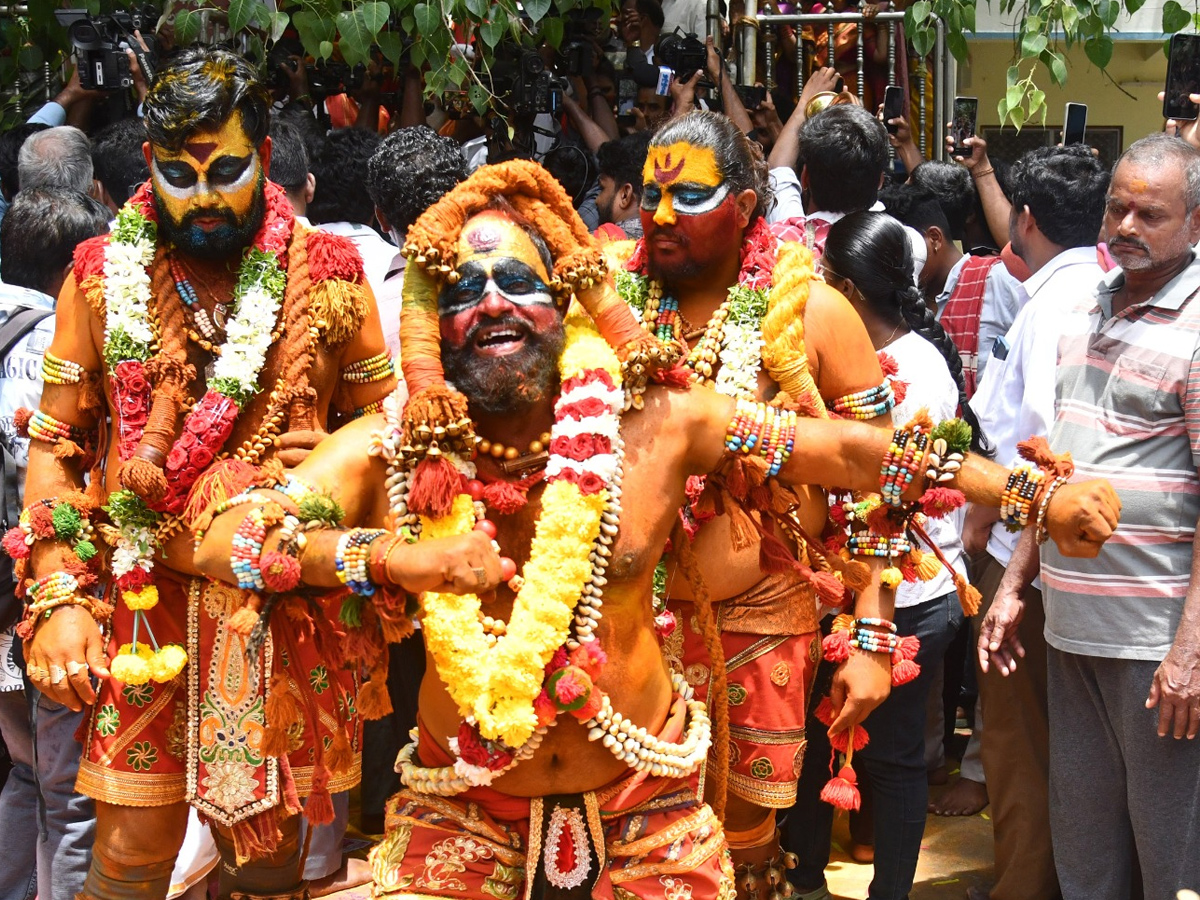Devotees from Telangana offer Bonalu To Goddess Kanaka Durga In Vijayawada Photos20